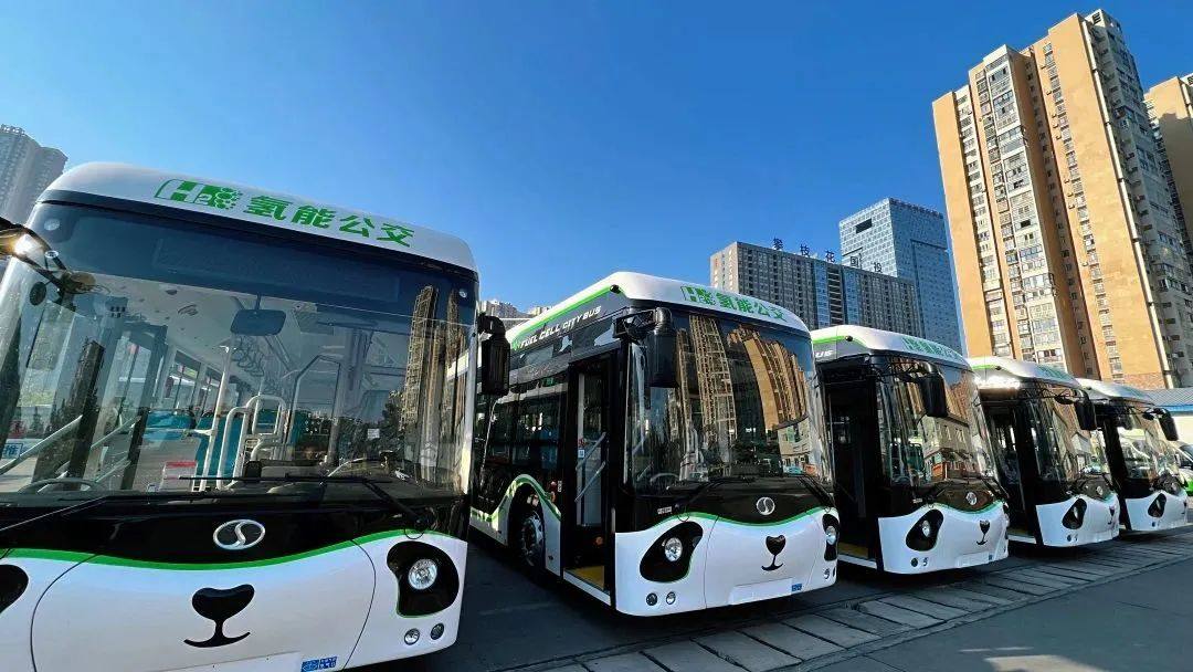 氢洁能源 氢净世界 | 东方氢燃料电池公交车开进“河西氢走廊”