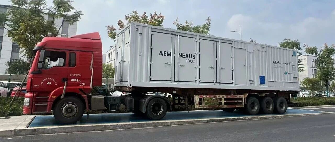 卧龙英耐德国产兆瓦级 AEM NEXUS1000 制氢设备奔赴意大利